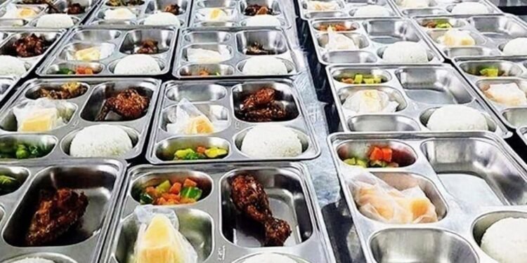 Pemerintah Pertimbangkan Libatkan Kantin Sekolah dalam Program MBG