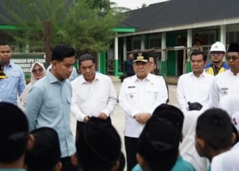 SF Hariyanto Dampingi Gibran Tinjau Program MBG di Rohil