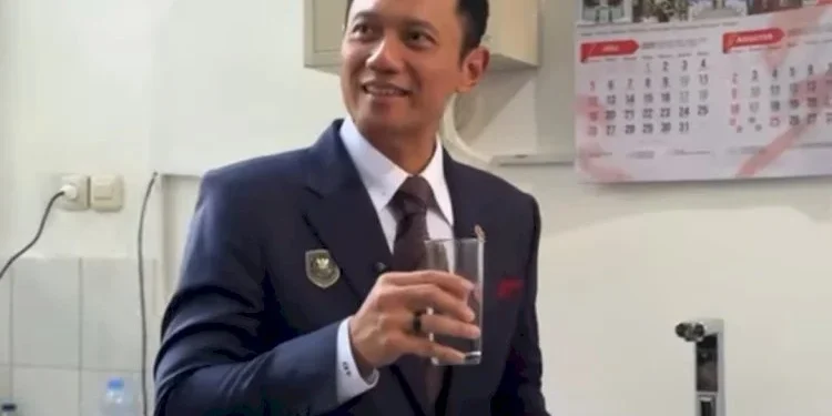 Jajal Air Minum SPAM Akmil, Menko AHY: Segar Ada Rasa Tidarnya!
