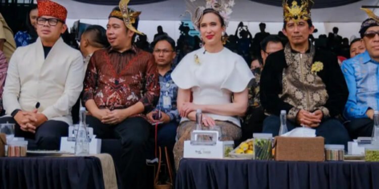 Siaran Pers: Menpar Sebut Jember Fashion Carnaval Dorong Daya Saing Pariwisata Nasional