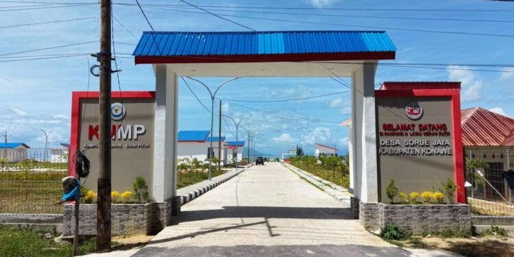 Menteri Trenggono Pimpin Upacara HUT Ke-81 RI di Kampung Nelayan Merah Putih Sorue Jaya Konawe