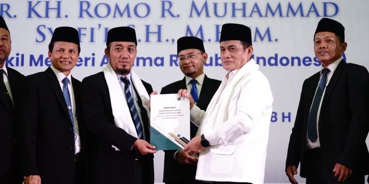 Resmikan S3 Manajemen Pesantren di Darunnajah Jakarta, Wamenag Harap Lahirkan Motor Kemandirian