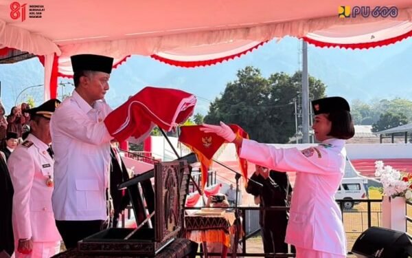 Di Tengah Penanganan Gempa, Menteri Dody Pimpin Upacara HUT ke-81 Kemerdekaan RI di Ende