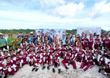 Perkuat Program Sekolah Rakyat, Ketua Umum TP PKK Salurkan Bantuan bagi Siswa dan Guru di Biak Numfor