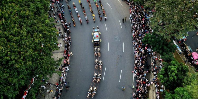 Kirab Bendera Pusaka dan Teks Proklamasi Tutup Rangkaian HUT ke-81 Kemerdekaan RI di Istana Merdeka