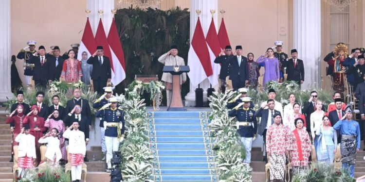 Presiden Prabowo Pimpin Upacara Penurunan Bendera Merah Putih di Istana Merdeka, Tegaskan Semangat Kebersamaan di HUT ke-81 Kemerdekaan RI