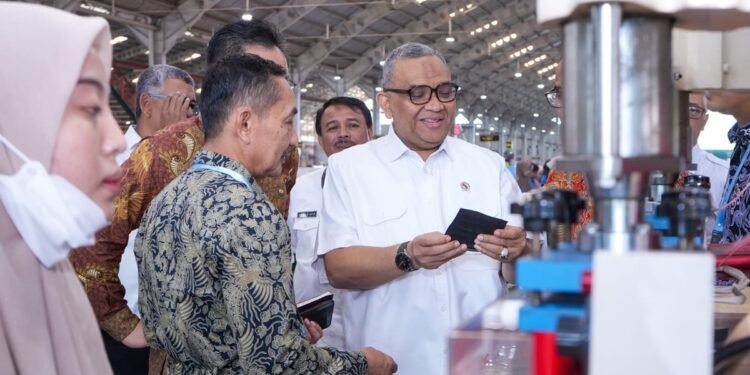 Wamenaker: Kehadiran Industri Harus Membuka Kesempatan Kerja bagi Warga Sekitar