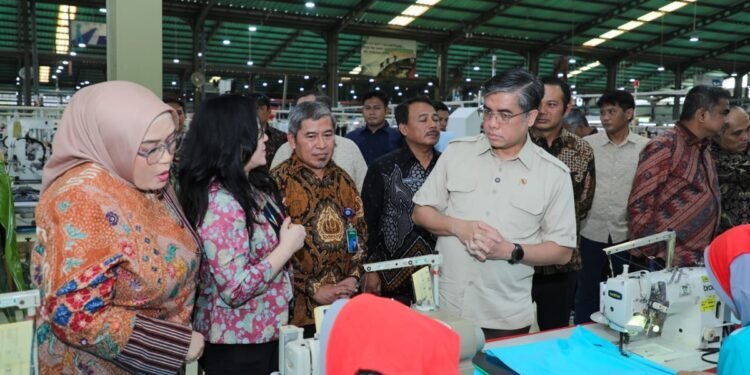 Tinjau PT Pan Brothers Tbk, Menaker Soroti Komitmen Perusahaan Mempekerjakan Penyandang Disabilitas