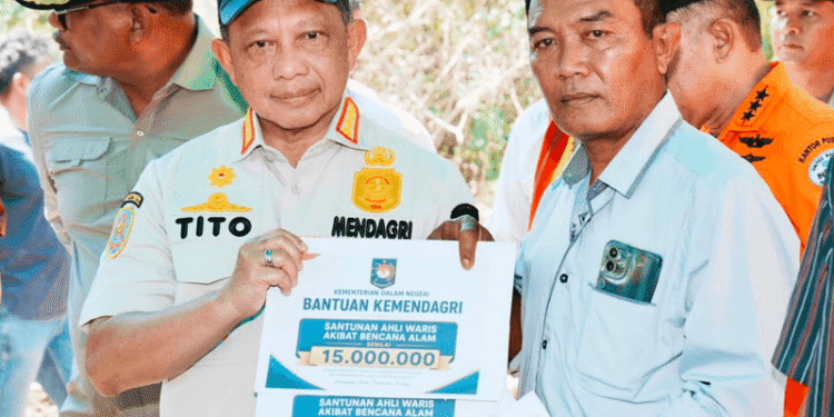 Kepedulian Mendagri untuk Keluarga Korban Gempa NTT