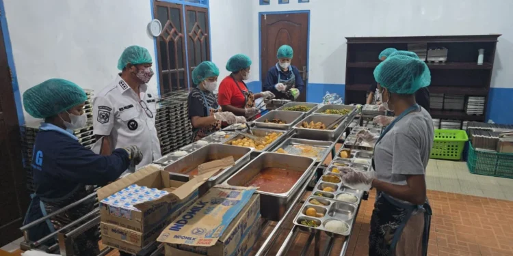 Keamanan Hidangan Jadi Prioritas, Wabup Yapen Inspeksi Dapur MBG Kota Serui