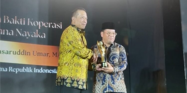 Menteri Agama Mendapat Koperasi Awards 2026