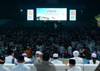 Monas Dipenuhi 100.000 Jemaah untuk Zikir dan Doa Bersama sebagai Ungkapan Syukur Kemerdekaan