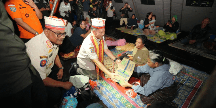 Kunjungi Manggarai Timur, Mendagri Pastikan Percepatan Pemulihan Pascagempa