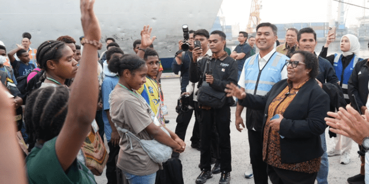Wamendagri Ribka Haluk Motivasi 65 Pelajar Papua Raih Masa Depan Gemilang
