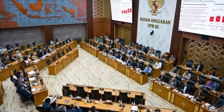 Menkeu Purbaya Paparkan Pokok-Pokok RAPBN 2027 dalam Rapat Kerja Badan Anggaran DPR RI
