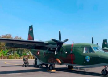 Seskab Teddy: Tangani Karhutla, Lima Pesawat OMC TNI AU Diterbangkan untuk Perkuat 30 Unit yang Sudah di Kalimantan