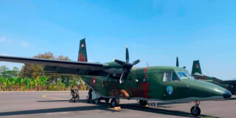 Seskab Teddy: Tangani Karhutla, Lima Pesawat OMC TNI AU Diterbangkan untuk Perkuat 30 Unit yang Sudah di Kalimantan