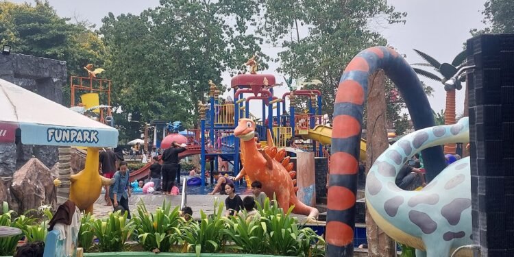 Minggu Ceria di Fun Park Permata, Pengunjung Membludak, Ada Band Lokal hingga Bagi-bagi Snack