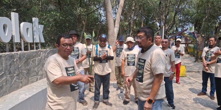 INSED-LPS Tanam 20.000 Mangrove di Karawang, Gaungkan Aksi Tobat Ekologis