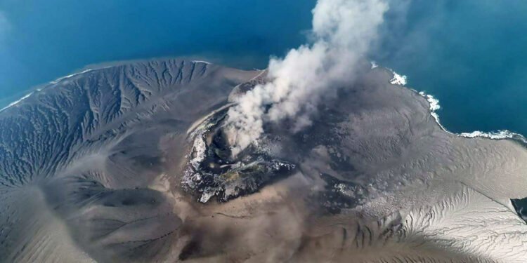 Aktivitas Anak Krakatau Terus Dipantau, PVMBG Pastikan Status Siaga Tetap Berlaku Usai Erupsi Menerus 25 Jam