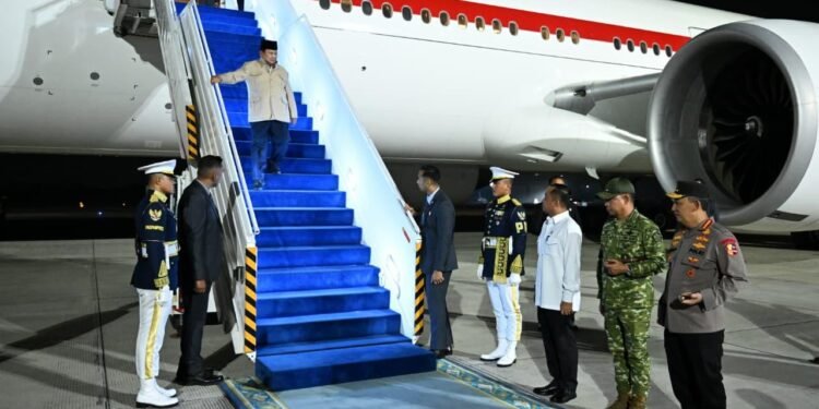 Presiden Prabowo Tiba di Tanah Air Usai Tuntaskan Agenda di Vladivostok