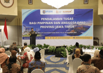 Sekjen Kemendagri Ajak DPRD Jatim Perkuat Pengawasan APBD Berbasis Data