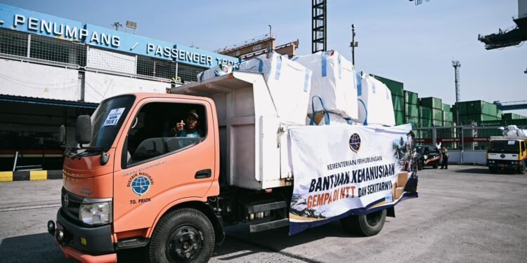 Kemenhub Kembali Salurkan Bantuan Kemanusiaan untuk Korban Gempa NTT