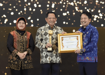 Optimalkan Statistik sebagai Kompas Pembangunan Daerah, Kemendagri Raih Penghargaan dari BPS