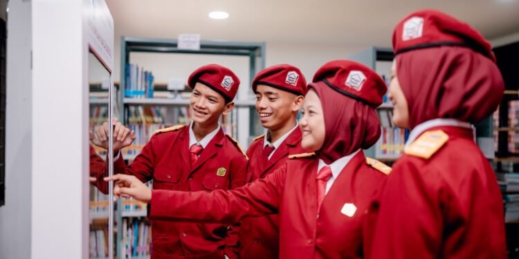 44 Ribu Lebih Anak Keluarga Miskin Dapat Akses Pendidikan Gratis Sekolah Rakyat