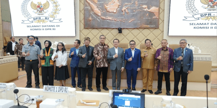 Atas Nama Pemerintah, Mendagri Sepakati RUU 15 Kabupaten/Kota Dibawa ke Paripurna