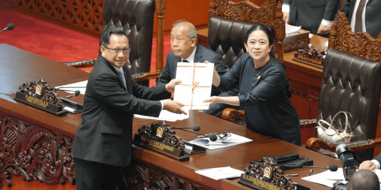 Paripurna DPR RI Setujui 15 RUU Kabupaten/Kota Jadi UU, Mendagri: Perkuat Kepastian Hukum Tata Kelola Pemerintahan Daerah