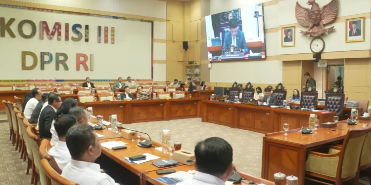 SEKRETARIS MA HADIRI RDP DENGAN KOMISI III DPR RI