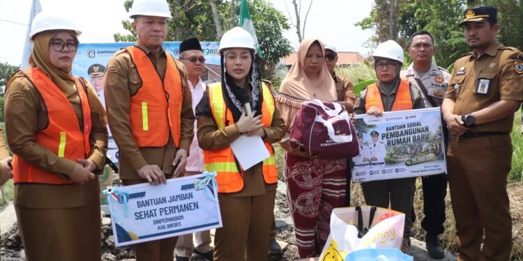 Batu Pertama Rumah Baru Ibu Rasti, Bupati Brebes: Semoga Jadi Awal Kehidupan yang Lebih Nyaman