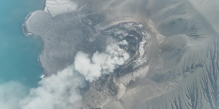 Aktivitas Anak Krakatau Menurun Setelah Erupsi Menerus Berakhir
