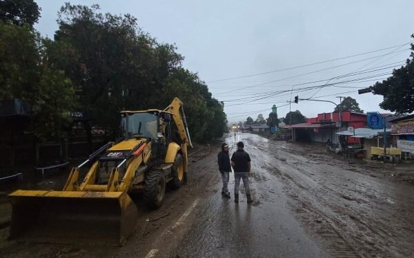 Kementerian PU Terjunkan Alat Berat Pulihkan Jalan Nasional Terdampak Banjir Bandang di Solok