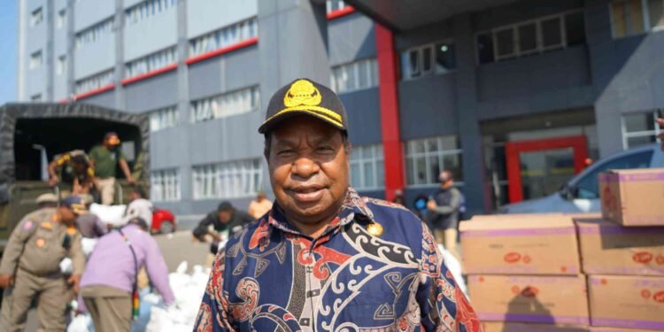 Gubernur Tabo Lepas Bantuan Sukarela ASN Papeg untuk Masyarakat Kuyawage dan Nduga Barat