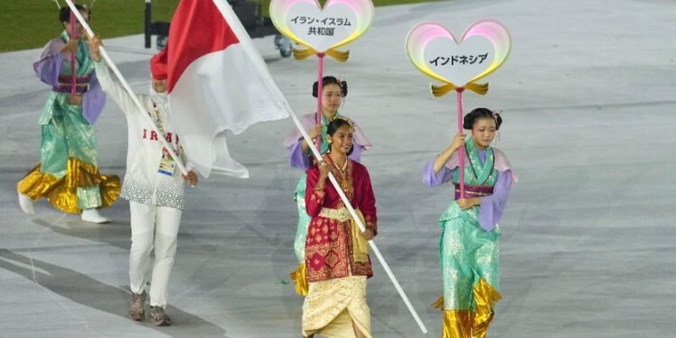 Asian Games 2026 Ditutup, Atlet Tenis Meydiana Laviola Kenakan Prada Bali dan Jadi Flag Bearer